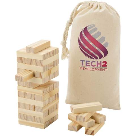 Breng plezier, opwinding en een vleugje spanning naar elke bijeenkomst met het Jumble houten torenspel! Dit klassieke houten blokstapelspel is perfect voor spelletjesavonden met het hele gezin, feestjes of een ontspannen dag met vrienden. Spelers worden uitgedaagd om om de beurt blokken uit de toren te trekken en ze bovenop elkaar te stapelen zonder dat de toren omvalt. Geleverd in een katoenen zakje.