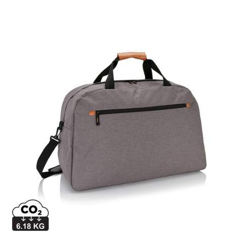 600D Polyester Reisetasche im modischen 2-Farben-Look mit braunen Details an Griffen und Reißverschlüssen. PVC-frei.<br /><br />PVC free: true