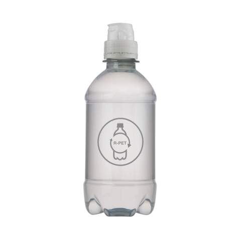 330 ml natürliches Quellwasser in einer transparenten Flasche mit Sportverschluß. Farbe Kappe transparent.