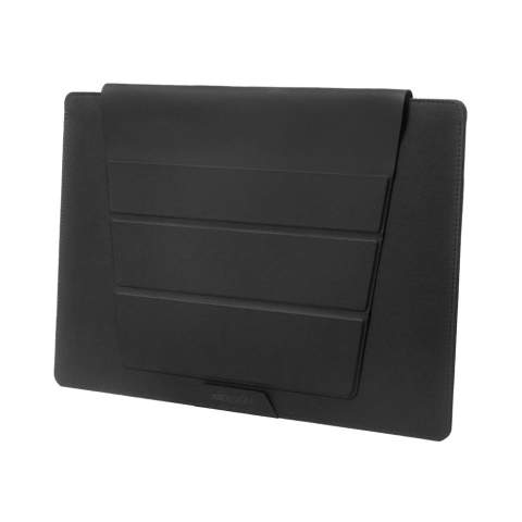 Die Laptoptasche „Mobile Office“ bietet mit ihrem innovativen Design sowohl Schutz als auch Komfort und verwandelt sich in einen Laptopständer, der eine Neigung von 4cm für eine verbesserte Ergonomie und eine bessere Wärmeableitung des Laptops bietet. Die hintere Tasche für schlanke Utensilien wie Telefone oder Notizbücher bietet eine effiziente Aufbewahrung. Eine elegante, funktionale Lösung für den modernen Berufstätigen, der viel unterwegs ist. Hergestellt mit dem AWARE™ Tracer, der Verwendung von tatsächlich recyceltem Stoff ist garantiert. XX% recycelter Inhalt. Eingetragenes Design®<br /><br />FitsLaptopTabletSizeInches: 14.0<br />PVC free: true