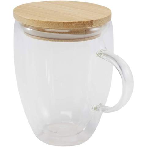 Gobelet isotherme en verre à double paroi de 350 ml. Il permet de garder les boissons chaudes plus longtemps. Le couvercle en bambou inclus fournit une isolation supplémentaire, aide à prévenir les fuites et à préserver l'arôme de la boisson, ce qui en fait un choix pratique pour un usage quotidien.
