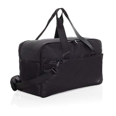 Your standard business Swiss Peak weekend bag with 15"6 inch laptop compartment for all your short business trips. Made with  Aware™ RPET 300D/150D.  Main compartment has additional pockets and an zipper pocket on the inside. Rigid zippers<br /><br />FitsLaptopTabletSizeInches: 15.6<br />PVC free: true