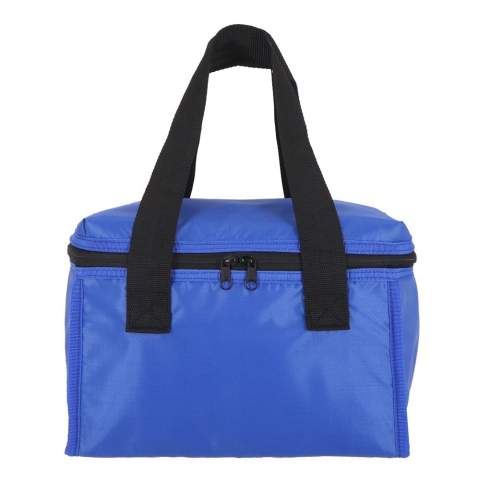 Spacious cooler bag. Thanks to its sleek design, it can be packed efficiently. An ideal bag for a picnic, holiday or a day on the beach. The slightly glossy material combined with the extra wide handles give this bag a modern look.