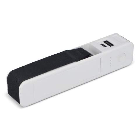 Diese 5-in-1-Multifunktions-Powerbank vereint Gepäckwaage, Taschenlampe, Lineal, Temperaturmesser und 2.600-mAh-Akku. Wiegt bis zu 50 kg, misst in cm und °C – ideal für unterwegs. Aus recyceltem ABS, perfekt für Reisen.