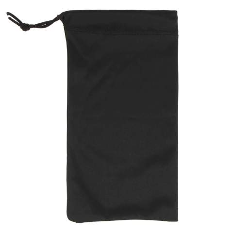 Protégez vos lunettes de soleil avec notre pochette écologique en RPET. Fabriqué à partir de bouteilles en plastique recyclées, il s'agit d'un choix durable qui protège vos lunettes et assainit l'environnement. Procurez-vous le vôtre dès maintenant et ayez l'air bien tout en faisant le bien !