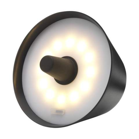 Lampe bouteille design et tendance rechargeable par USB de la marque Wooosh. Fabriqué à partir de plastique ABS recyclé, le bouchon donne une seconde vie aux bouteilles de vin ou de spiritueux vides en les transformant en une lampe de table unique. Une merveilleuse façon de préserver une bouteille spéciale tout en ajoutant une lumière d'ambiance à votre intérieur. La lampe s'insère facilement dans la bouteille et allie un design moderne à une fonctionnalité pratique. Grâce à la fonction de commande tactile, vous pouvez facilement allumer ou éteindre la lampe. Équipée de LED intégrées et d'une puissante batterie de 1200 mAh, cette lampe offre jusqu'à 4 heures de lumière d'ambiance après 2 heures de charge. Sans PVC. Convient aux goulots de bouteilles de 1,6 à 2,2 cm de diamètre. Entrée : 5V/1A. Comprend un câble de charge recyclé Type-C vers Type-C et un mode d'emploi. Certifié RCS. Matière recyclée totale : 32%. Emballage par pièce.