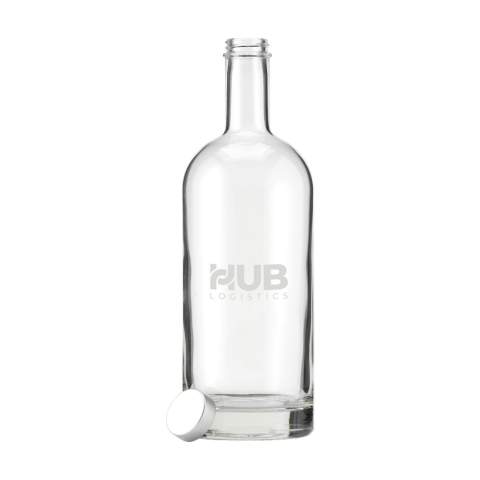 Stilvolle Glaswasserflasche mit Schraubverschluss und stabilem Boden. Das zeitlose Design macht diese Flasche ideal als Tischflasche und besonders geeignet für den Einsatz in der Gastronomie. Die Flasche ist spülmaschinengeeignet, der Verschluss nicht. Um den Aufdruck zu erhalten, wird Handwäsche empfohlen. Fassungsvermögen 1L.