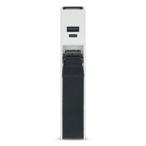 Diese 5-in-1-Multifunktions-Powerbank vereint Gepäckwaage, Taschenlampe, Lineal, Temperaturmesser und 2.600-mAh-Akku. Wiegt bis zu 50 kg, misst in cm und °C – ideal für unterwegs. Aus recyceltem ABS, perfekt für Reisen.