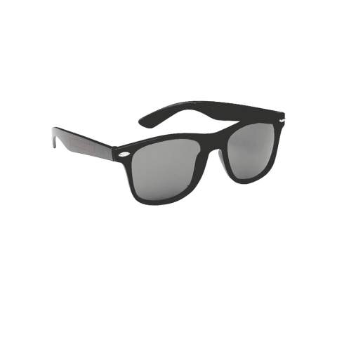 Tough sunglasses with luxury, matt black frame and lenses with UV 400 protection (according to European standards).