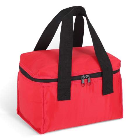 Spacious cooler bag. Thanks to its sleek design, it can be packed efficiently. An ideal bag for a picnic, holiday or a day on the beach. The slightly glossy material combined with the extra wide handles give this bag a modern look.