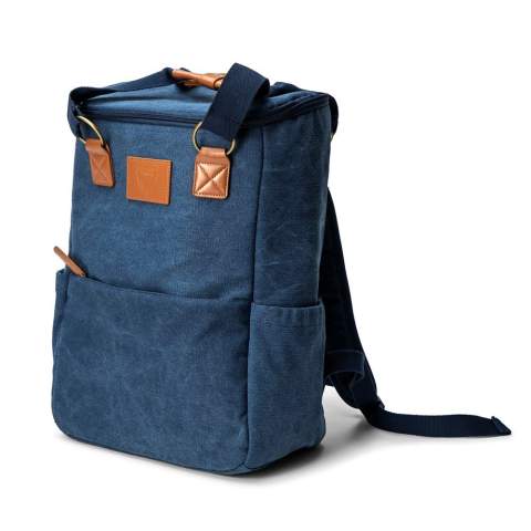 Grand sac à dos en toile robuste pour glacière (23 litres) de Orrefors Hunting. Il comporte un grand compartiment principal et trois petites poches pour les accessoires. L'extérieur est en toile durable et le sac est équipé d'une poignée robuste et d'une sangle arrière réglable, qui peut être facilement détachée. Les sacs isothermes Orrefors Hunting ont une isolation solide et se distinguent comme des produits de qualité solides et robustes que vous pouvez utiliser n'importe où et n'importe quand, conçus pour les personnes qui aiment être en plein air et dans la nature.