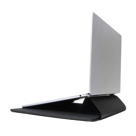 Die Laptoptasche „Mobile Office“ bietet mit ihrem innovativen Design sowohl Schutz als auch Komfort und verwandelt sich in einen Laptopständer, der eine Neigung von 4cm für eine verbesserte Ergonomie und eine bessere Wärmeableitung des Laptops bietet. Die hintere Tasche für schlanke Utensilien wie Telefone oder Notizbücher bietet eine effiziente Aufbewahrung. Eine elegante, funktionale Lösung für den modernen Berufstätigen, der viel unterwegs ist. Hergestellt mit dem AWARE™ Tracer, der Verwendung von tatsächlich recyceltem Stoff ist garantiert. XX% recycelter Inhalt. Eingetragenes Design®<br /><br />FitsLaptopTabletSizeInches: 14.0<br />PVC free: true