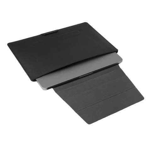 Die Laptoptasche „Mobile Office“ bietet mit ihrem innovativen Design sowohl Schutz als auch Komfort und verwandelt sich in einen Laptopständer, der eine Neigung von 4cm für eine verbesserte Ergonomie und eine bessere Wärmeableitung des Laptops bietet. Die hintere Tasche für schlanke Utensilien wie Telefone oder Notizbücher bietet eine effiziente Aufbewahrung. Eine elegante, funktionale Lösung für den modernen Berufstätigen, der viel unterwegs ist. Hergestellt mit dem AWARE™ Tracer, der Verwendung von tatsächlich recyceltem Stoff ist garantiert. XX% recycelter Inhalt. Eingetragenes Design®<br /><br />FitsLaptopTabletSizeInches: 14.0<br />PVC free: true