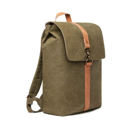 Een verfijnde tas gemaakt van 62% gerecyclede materialen. Deze gewatteerde computertas is geschikt voor laptops tot 17" en zal jarenlang nuttig zijn dankzij de hoogwaardige materialen en het klassieke ontwerp. Gemaakt van GRS (Global Recycle Standard) gecertificeerde gerecyclede materialen, waarbij de GRS-certificering een volledig gecertificeerde toeleveringsketen van gerecyclede materialen garandeert. Totale gerecyclede inhoud gebaseerd op het totale productgewicht.Geschikt voor laptops met een grootte van in totaal 17 inch. Denk eraan dat de afmetingen van het scherm niet hetzelfde zijn als die van de gehele laptop.