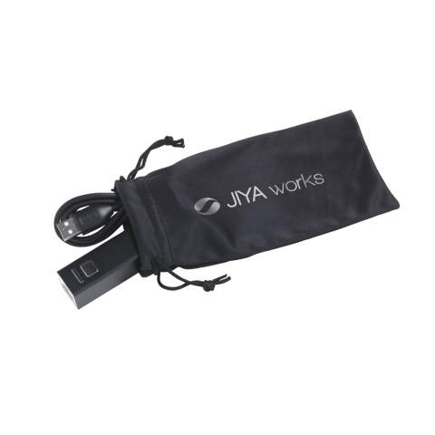 Etui zur Aufbewahrung aus 100% Mikrofaser-Polyester. Mit einem Zugband. Aufdruck auf dem schwarzen Beutel ist nur in der Farbe silber möglich.