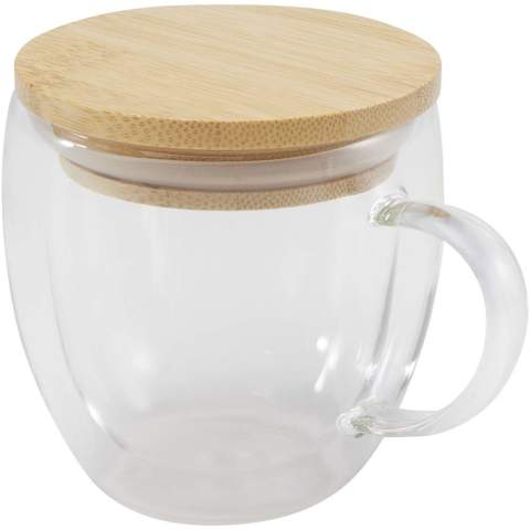 250 ml dubbelwandige glazen beker met isolatie, waardoor dranken langer warm blijven. Het meegeleverde bamboe deksel zorgt voor extra isolatie, helpt morsen te voorkomen en behoudt het aroma van de drank, waardoor het een praktische keuze is voor dagelijks gebruik.