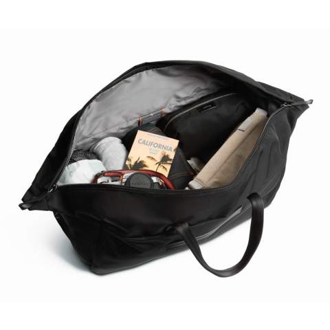 Easy to pack, easy to love. This spacious, uncluttered duffel lets you leave work behind for leisurely weekend adventures. Snap-down ends allow wide-mouth packing. External quick-access pocket with key clip. Internal slip pockets for smaller items. Raised mesh zip pocket for valuables. Strong, rolled-edge webbing handles. Grab loops at each end. Detachable padded shoulder strap.