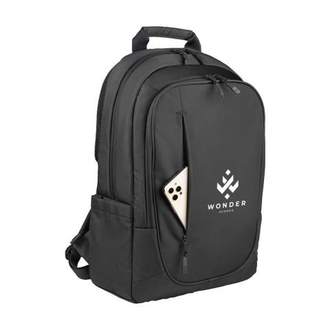 Sac à dos chic pour ordinateur portable de la marque italienne Tucano, fabriqué à partir de plastique recyclé, dont 22 bouteilles en PET recyclées. L'intérieur rembourré comporte 2 compartiments. L'un des compartiments est équipé d'un emplacement rembourré pour les ordinateurs portables jusqu'à 15,6 pouces ou MacBook Pro 16 pouces et d'une poche zippée en filet. L'autre compartiment dispose d'un emplacement rembourré pour une tablette et de deux poches en filet. Avec poche zippée à l'avant, poches latérales pour une bouteille et un parapluie et une sangle pratique pour trolley. Entièrement rembourré. Les sangles rembourrées réglables et le dos ergonomique, avec poche zippée supplémentaire, assurent un confort de transport optimal. Un sac à dos idéal pour un usage professionnel. Capacité env. 20 litres.