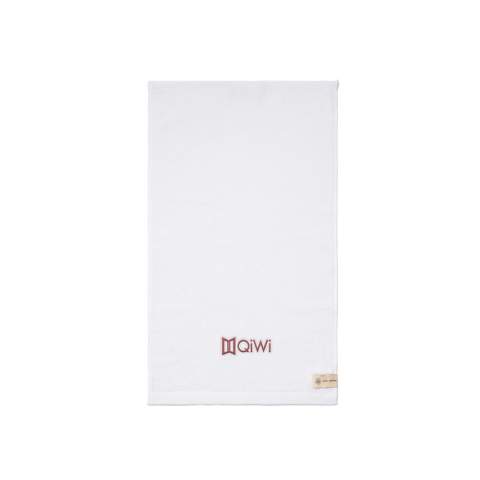 Towel with 68% cotton and 32% lyocell. Lyocell is a natural fibre obtained from certified forests. The process is as energy and chemical efficient as is currently possible. This blend produces a cool, soft and durable fabric with a solid feel, and, on account of the lyocell blend, it has excellent absorbency. Produced in a colour scheme of earth tones in a variety of sizes.