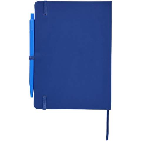 Hardcover notitieboek inclusief pen met bijpassende elastische sluiting in kleur, lint als bladwijzer en pennenlus. Voorzien van 50 vellen wit gelinieerd papier. Bijpassende pen in kleur met zwarte navulbare inktvulling.