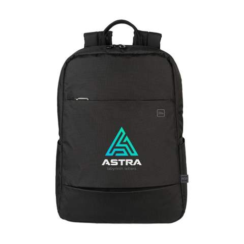 Sac à dos léger pour ordinateur portable de la marque italienne Tucano. Ce sac à dos moderne et compact est fabriqué à partir de plastique recyclé, dont 12 bouteilles en PET recyclées. Le compartiment spacieux est équipé d'une poche zippée en filet et d'un compartiment de rangement résistant aux chocs pour les ordinateurs portables jusqu'à 15,6 pouces ou MacBook Pro 16 pouces. La poche zippée à l'avant est équipée d'un organiseur pour cartes, téléphone et stylos. Entièrement rembourré. Les sangles rembourrées et réglables ainsi que le dos ergonomique assurent un confort supplémentaire. Avec une sangle pratique pour trolley et des poches latérales pour une bouteille et un parapluie. Un sac à dos pratique et fonctionnel pour le travail et les loisirs. Capacité env. 20 litres.