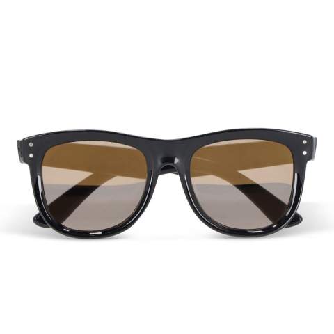 Bold and stylish, these sunglasses with UV400 protection are designed for modern adventurers. Featuring a durable R-PC frame and sleek lenses, they provide full UV protection while ensuring a comfortable and lightweight fit. A must-have accessory for sunny days.