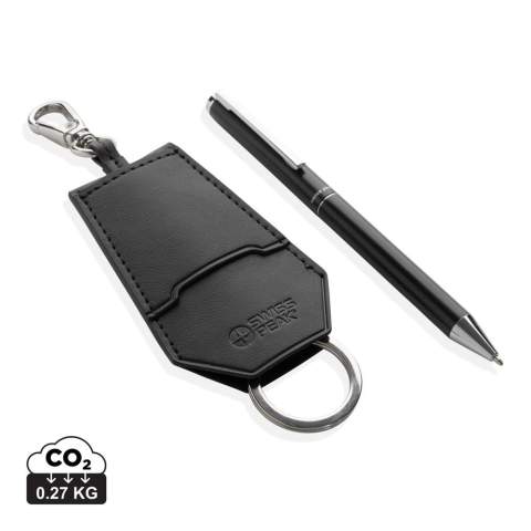 Améliorez votre quotidien avec notre organisateur de clés Swiss Peak Tula certifié RCS et notre stylo en aluminium recyclé, magnifiquement présentés dans un luxueux coffret cadeau. Fabriqué avec précision, le porte-clés assure une organisation élégante, tandis que le stylo en aluminium recyclé vous permet de mettre vos idées créatives sur papier, ce qui en fait un cadeau idéal. Fabriqué avec des matériaux recyclés certifiés RCS (Recycled Claim Standard). La certification RCS garantit une chaîne d'approvisionnement entièrement certifiée pour les matériaux recyclés. Ce produit contient 11 % de PU recyclé certifié RCS et 8 % d'aluminium recyclé certifié RCS.