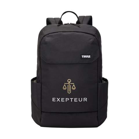 Sac à dos élégant en polyester de la marque Thule. Le compartiment généreux comporte une poche de protection pour un ordinateur portable jusqu'à 15,6 pouces et une pochette pour une tablet jusqu'à 10,5 pouces. La poche frontale avec fermeture à bouton-pression permet d'accéder rapidement au téléphone, aux clés et autres accessoires. Des poches latérales et une poche zippée cachée se trouvent à l'arrière.  Les sangles d'épaule réglables en mousse et le panneau arrière rembourré en mousse garantissent un excellent confort de transport. Le sac à dos idéal pour les trajets quotidiens. Entièrement doublé. Capacité env. 20 litres.
