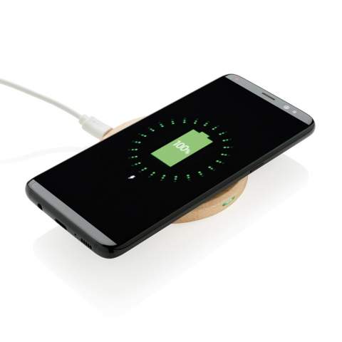 Chargeur à induction 5W en bouleau naturel pour charger votre téléphone sans câble. Compatible avec tous les appareils QI comme Android dernière génération, iPhone 8 et plus. Entrée: 5V/2A. Sortie induction : 5V/0,8A.<br /><br />WirelessCharging: true