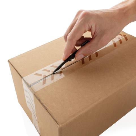 Open your parcels safely and conveniently with this foldable and compact parcel cutter. It is designed in such a way that you will never damage the contents of your parcel when opening. The parcel cutter is made out of durable 420 stainless steel to ensure the product will last for a long period.