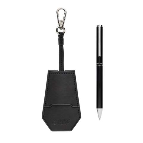Améliorez votre quotidien avec notre organisateur de clés Swiss Peak Tula certifié RCS et notre stylo en aluminium recyclé, magnifiquement présentés dans un luxueux coffret cadeau. Fabriqué avec précision, le porte-clés assure une organisation élégante, tandis que le stylo en aluminium recyclé vous permet de mettre vos idées créatives sur papier, ce qui en fait un cadeau idéal. Fabriqué avec des matériaux recyclés certifiés RCS (Recycled Claim Standard). La certification RCS garantit une chaîne d'approvisionnement entièrement certifiée pour les matériaux recyclés. Ce produit contient 11 % de PU recyclé certifié RCS et 8 % d'aluminium recyclé certifié RCS.