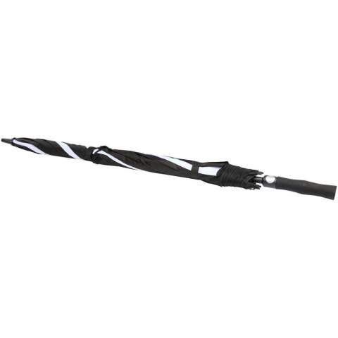 Le parapluie de golf coupe-vent Jeff est conçu avec une toile large en polyester de 140 cm, protégeant confortablement plusieurs personnes des éléments. Le mât et le cadre robustes en fibre de verre offrent une excellente flexibilité et une forte résistance aux vents violents. Une poignée pratique en plastique avec un bouton d’ouverture automatique permet une utilisation rapide et facile. Les panneaux contrastés de la toile offrent une opportunité parfaite pour une marque audacieuse et accrocheuse, idéale pour les événements, les promotions ou l’utilisation quotidienne.