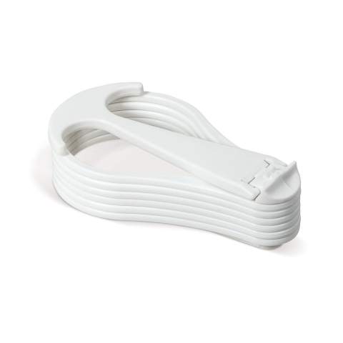 Pensez à vos amis et à la planète! Servez à boire à vos amis sans vous soucier d’avoir à porter 6 verres en même temps. Ne gaspillez plus en évitant les plateau en carton! The Original Cupkeeper est fait de polypropylène alimentaire. Un plastique recyclable, durable et réutilisable pendant plusieurs années. The Original Cupkeeper est tellement petit que vous pourrez le glisser dans votre sac ou simplement l’attacher à votre sac ou ceinture grâce à son crochet intégré. Ce Porte-Gobelets peut comporter jusqu’à 6 gobelets de 25cl-33cl, pintes 55cl.