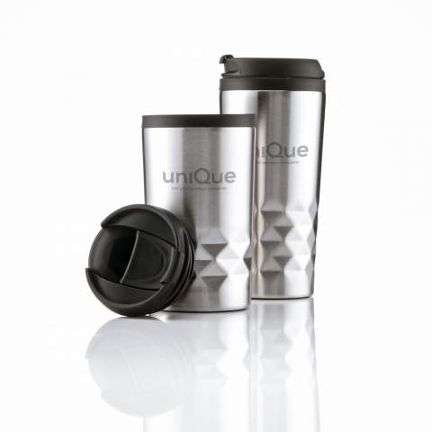 Double-walled, leak-proof stainless steel thermo cup with screw cap, click opening. PP inner wall. With distinctive 3D geometric diamond pattern on the holder. Non slip base. Capacity 300 ml. Each item is individually boxed.