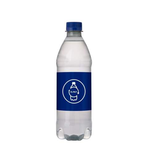 500 ml natuurlijk bronwater in een R-PET fles met draaidop. Kleur dop blauw.