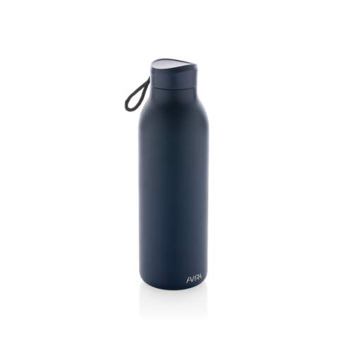 Die Avior Edelstahl-Vakuumflasche aus RCS recyceltem Stainless-Steel ist für lang anhaltenden Genuss Ihrer Getränke konzipiert! Die doppelwandige Vakuumkonstruktion aus recyceltem Stainless-Steel hält Ihre Getränke bis zu 20 Stunden gekühlt oder bis zu 10 Stunden warm. Sie Flasche passt in die meisten Standard-Getränkehalter im Auto, sodass Sie sie überall hin mitnehmen können. Hergestellt aus RCS (Recycled Claim Standard)-zertifiziert recycelten Materialien. Die RCS-Zertifizierung gewährleistet eine vollständig zertifizierte Lieferkette der recycelten Materialien. Gesamter Recyclinganteil: 82% basierend auf dem Gesamtgewicht des Artikels. BPA-frei. Fassungsvermögen 500ml. Nur Handwäsche. Inklusive FSC®-zertifizierter Kraftverpackung. Verwandeln Sie die Kartonage doch in einen Telefonhalter, Bleistifthalter oder Blumentopf!<br /><br />HoursHot: 10<br />HoursCold: 20