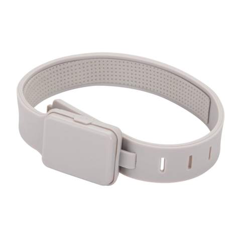 Brassard LED rechargeable Lumi Sprint est idéale pour des courses nocturnes sûres. Avec son design élégant et son poids de seulement 39,6 grammes, cette lampe ultra-fine. Elle offre un éclairage puissant grâce à sa LED COB de 90 lumens et propose trois modes d'éclairage : blanc, rouge et blanc/rouge clignotant, pour une excellente visibilité. Conçue pour être durable et étanche (IPX4), elle résiste à la pluie et à la transpiration sans problème. Son boîtier est en plastique ABS recyclé certifié RCS. La norme RCS (Recycled Claim Standard) vérifie le contenu recyclé d'un produit tout au long de sa chaîne d'approvisionnement. Contenu recyclé total : 17 % du poids total de l'article. La batterie Li-Ion rechargeable de 400 mAh offre jusqu'à 2 heures d'autonomie et se recharge complètement en seulement 1,25 heure grâce au câble de charge USB-C en TPE recyclé certifié RCS inclus. Sans PVC . Livré dans un emballage FSC®.<br /><br />Lightsource: COB LED<br />PVC free: true
