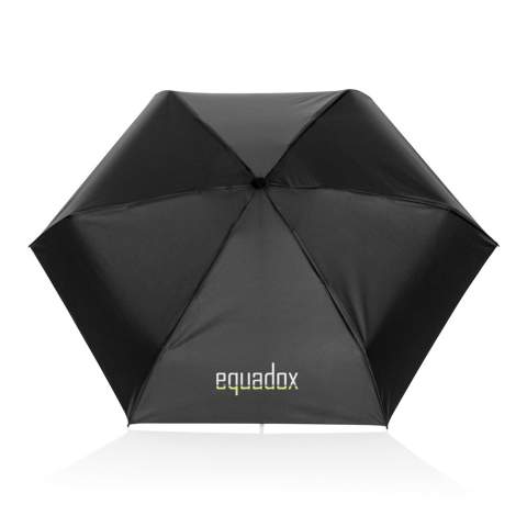 Dieser Aware™ RPET Super-Mini-Schirm verfügt über fünf Abschnitte, wodurch er ultrakompakt wird. Durch seine ultraschlanke Größe lässt er sich leicht in jede Tasche stecken. Er besteht aus 100% rPET 190T-Pongee mit AWARE™-Tracer und gewährleistet so die tatsächliche Verwendung recycelter Materialien. Der Stahlschaft und -rahmen sorgen in Kombination mit 8 Fiberglas-Streben in einem zweiteiligen Design für Langlebigkeit und Windbeständigkeit. Er verfügt über ein manuelles Öffnungs- und Schließsystem und einen PP-Griff mit PU-Beschichtung für einen bequemen Griff. Der Regenschirm enthält einen digitalen Produktpass. Er ist PVC-frei und einzeln in einem Polybeutel mit einer Chargennummer verpackt.<br /><br />UmbrellaMechanism: Manuell öffnen/schließen<br />IsStormproof: true