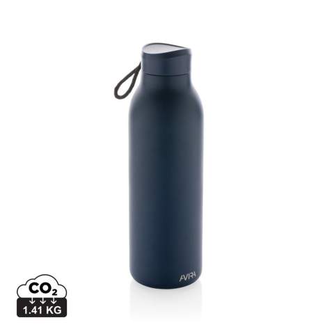 Die Avior Edelstahl-Vakuumflasche aus RCS recyceltem Stainless-Steel ist für lang anhaltenden Genuss Ihrer Getränke konzipiert! Die doppelwandige Vakuumkonstruktion aus recyceltem Stainless-Steel hält Ihre Getränke bis zu 20 Stunden gekühlt oder bis zu 10 Stunden warm. Sie Flasche passt in die meisten Standard-Getränkehalter im Auto, sodass Sie sie überall hin mitnehmen können. Hergestellt aus RCS (Recycled Claim Standard)-zertifiziert recycelten Materialien. Die RCS-Zertifizierung gewährleistet eine vollständig zertifizierte Lieferkette der recycelten Materialien. Gesamter Recyclinganteil: 82% basierend auf dem Gesamtgewicht des Artikels. BPA-frei. Fassungsvermögen 500ml. Nur Handwäsche. Inklusive FSC®-zertifizierter Kraftverpackung. Verwandeln Sie die Kartonage doch in einen Telefonhalter, Bleistifthalter oder Blumentopf!<br /><br />HoursHot: 10<br />HoursCold: 20