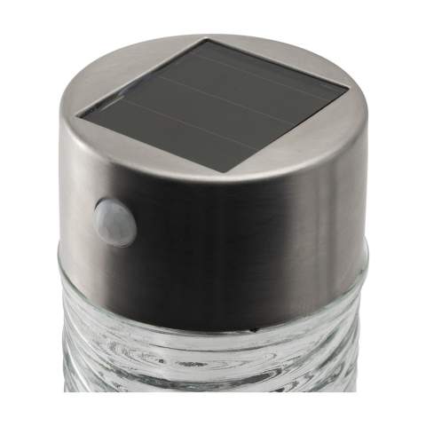 Wireless, stainless steel Solar garden lamp from the Grundig brand. With decorative glass and an extra strong LED lamp, between 5-6 Lumen, for good lighting. Equipped with a handy ground spike, a motion sensor and a solar panel. You can easily place this lamp in the grass or in a flowerbed. The lamp runs on solar energy and charges itself during the day. When the lamp is fully charged, it provides light for 6 to 8 hours. Splashproof. Includes rechargeable battery. Each item is individually boxed.