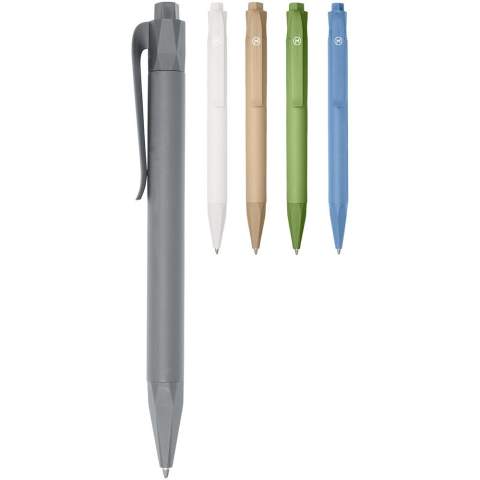 Hervulbare en duurzame balpen met klikmechanisme, gemaakt van 100% PLA (corn plastic) waardoor er minder plastic wordt gebruikt. Inclusief navulling met een schrijflengte van ongeveer 2000 meter. De pen wordt geleverd met blauwe vulling. Verpakt in een kartonnen pennenhoes.