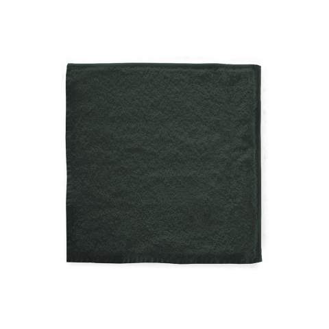 This guest towel with a size of 30 x 50 cm is ideal for use in the bathroom, toilet and kitchen for drying your hands. The softness ensures that the guest towel is very user-friendly and thanks to the combed cotton, this guest towel dries quickly. Drying has never been so nice! The grammage of 500 gr/m2 ensures that the guest towel absorbs well and feels very soft.<br />This item from The One Towelling® brand is inspired by the beautiful colors of Cuba. Make your choice from 28 colors!