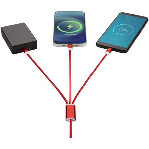 Geflochtenes Nylon-Ladekabel mit fünf verschiedenen Anschlüssen: Typ-C-Eingang, USB-A-Eingang, Typ-C-Ausgang, Apple® iOS-Ausgang und Mikro-USB-Ausgang. Dadurch kann das Kabel auch mit Typ-C-Ausgabegeräten verwendet werden, die in der neueren Generation von Telefonen und MacBook-Computern enthalten sind. Das Kabel ist 100 cm lang. 2-in-1-Ausgang bis zu 2 A. Typ-C-Ausgang bis zu 3 A Strom.