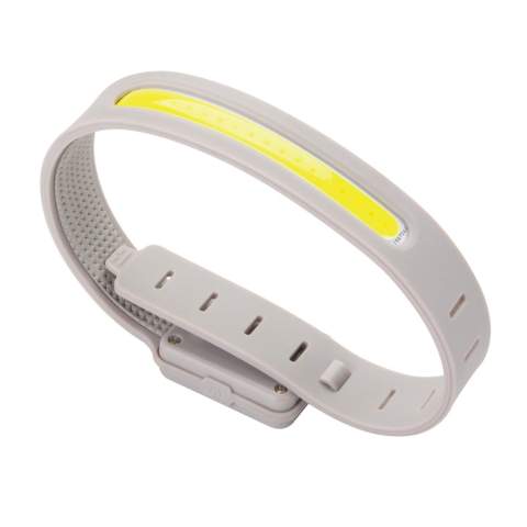 Brassard LED rechargeable Lumi Sprint est idéale pour des courses nocturnes sûres. Avec son design élégant et son poids de seulement 39,6 grammes, cette lampe ultra-fine. Elle offre un éclairage puissant grâce à sa LED COB de 90 lumens et propose trois modes d'éclairage : blanc, rouge et blanc/rouge clignotant, pour une excellente visibilité. Conçue pour être durable et étanche (IPX4), elle résiste à la pluie et à la transpiration sans problème. Son boîtier est en plastique ABS recyclé certifié RCS. La norme RCS (Recycled Claim Standard) vérifie le contenu recyclé d'un produit tout au long de sa chaîne d'approvisionnement. Contenu recyclé total : 17 % du poids total de l'article. La batterie Li-Ion rechargeable de 400 mAh offre jusqu'à 2 heures d'autonomie et se recharge complètement en seulement 1,25 heure grâce au câble de charge USB-C en TPE recyclé certifié RCS inclus. Sans PVC . Livré dans un emballage FSC®.<br /><br />Lightsource: COB LED<br />PVC free: true