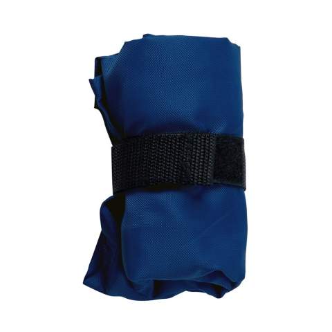 Praktische faltbare Einkaufstasche. Die Tasche lässt sich zusammenfalten und benötigt nur wenig Platz (14x7x5cm). Das leicht glänzende Material verleiht der Tasche ein stylisches Aussehen.