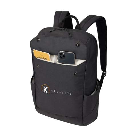 Sac à dos élégant en polyester de la marque Thule. Le compartiment généreux comporte une poche de protection pour un ordinateur portable jusqu'à 15,6 pouces et une pochette pour une tablet jusqu'à 10,5 pouces. La poche frontale avec fermeture à bouton-pression permet d'accéder rapidement au téléphone, aux clés et autres accessoires. Des poches latérales et une poche zippée cachée se trouvent à l'arrière.  Les sangles d'épaule réglables en mousse et le panneau arrière rembourré en mousse garantissent un excellent confort de transport. Le sac à dos idéal pour les trajets quotidiens. Entièrement doublé. Capacité env. 20 litres.