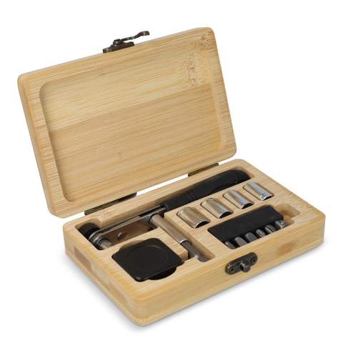 Ensemble d'outils pratiques de 13 pièces dans une boîte en bambou : 1 x clé à cliquet ; 1 x mètre ruban ; 4 x douilles 1/4 pouce ; 5 x embouts de tournevis 25mm ; 1 x ADP &amp; 1 x tournevis connecteur.