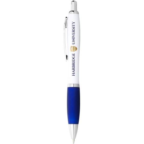 Puisque les gens écrivent presque tous les jours, il est essentiel d'utiliser un stylo fiable. Le stylo à bille Nash est l'un de ces stylos. Le stylo à bille est fabriqué en matière plastique ABS solide qui offre une longue durée de vie. Grâce au mécanisme de clic rapide, le stylo à bille est rapide à utiliser et a une prise en main souple, ce qui réduit toute tension sur la surface d'écriture. Le stylo à bille Nash est disponible dans différentes combinaisons de couleurs et offre de multiples possibilités d'application de logo. 