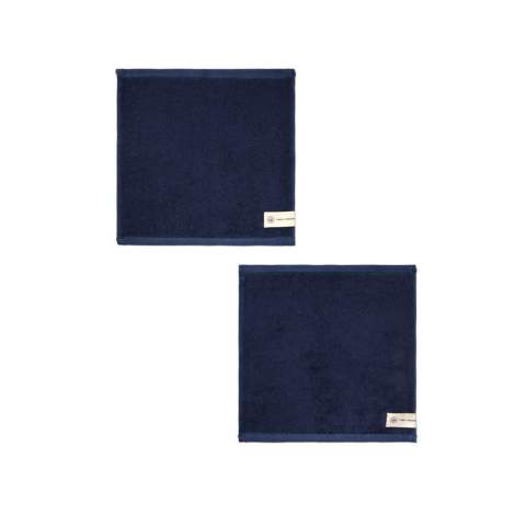 Towel with 68% cotton and 32% lyocell. Lyocell is a natural fibre obtained from certified forests. The process is as energy and chemical efficient as is currently possible. This blend produces a cool, soft and durable fabric with a solid feel and, on account of the lyocell blend, it has excellent absorbency. Produced in a colour scheme of earth tones in a variety of sizes.
