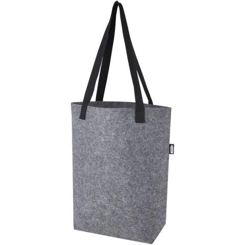 Praktische draagtas van zacht en duurzaam hoogwaardig GRS-gecertificeerd gerecycled vilt. Voorzien van lange geweven katoenen handgrepen (30 x 2,5 cm) voor optimaal draagcomfort en een extra brede bodem voor maximale opbergruimte.